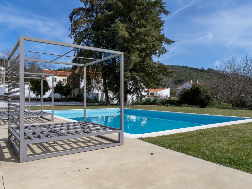 A refuge in Alto Alentejo with tourist investment option. Swimming pool with stunning views over the