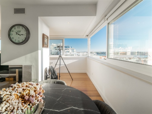 Luxury 4-bedroom Penthouse, Breathtaking Views of the Tagus River, Restelo - Lisbon