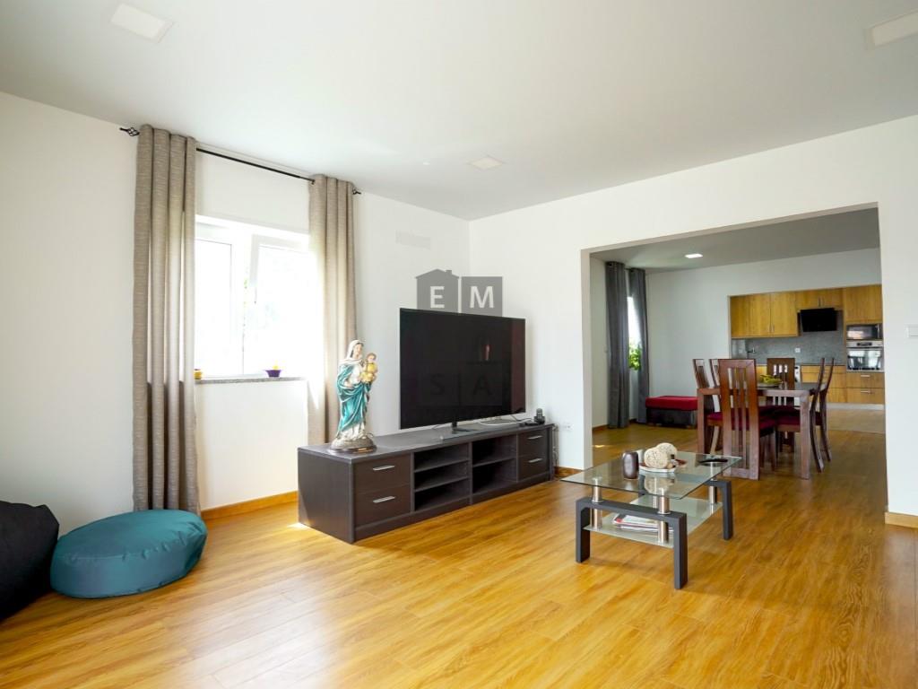 Vrijstaande woning 4 Slaapkamers Te Koop Estarreja