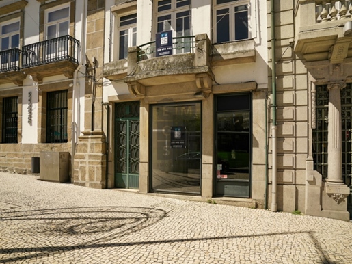Prédio no centro de Guimarães - Largo do Toural