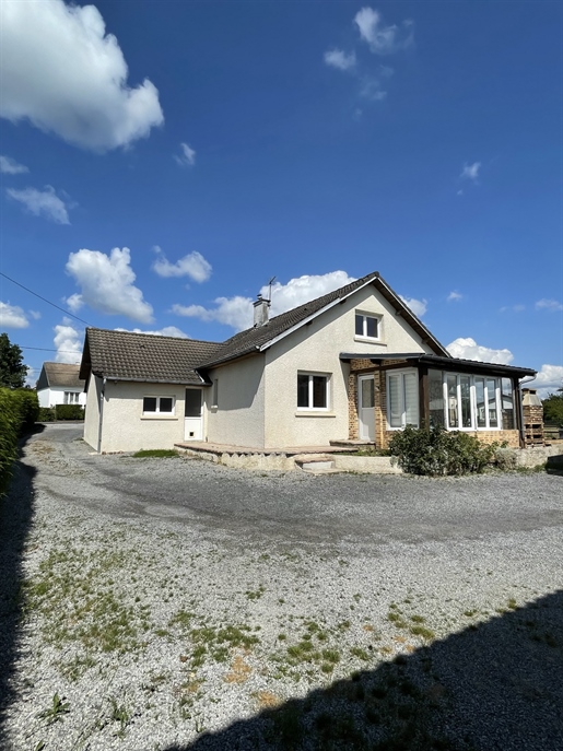 Semi Bungalow Vrijstaande Bungalow 3 Slaapkamers met Hangar van 70m2