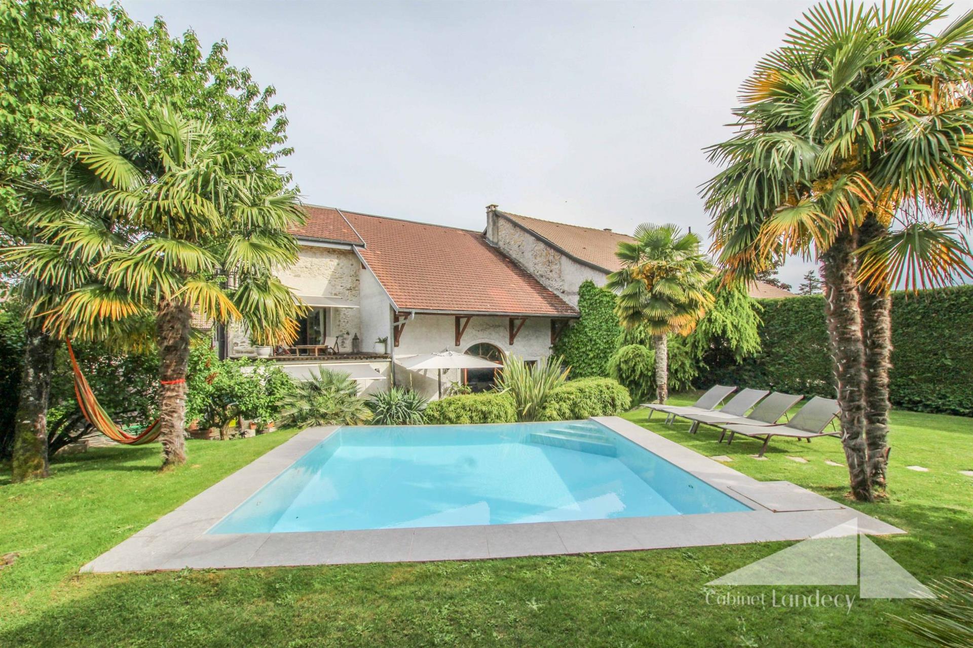 Maison 5 pièces - 242 m²