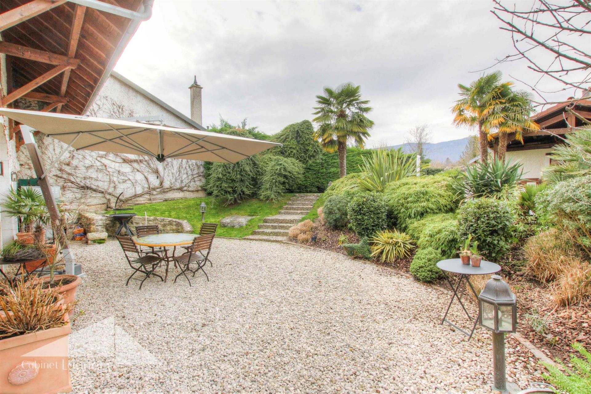 Maison 5 pièces - 242 m²