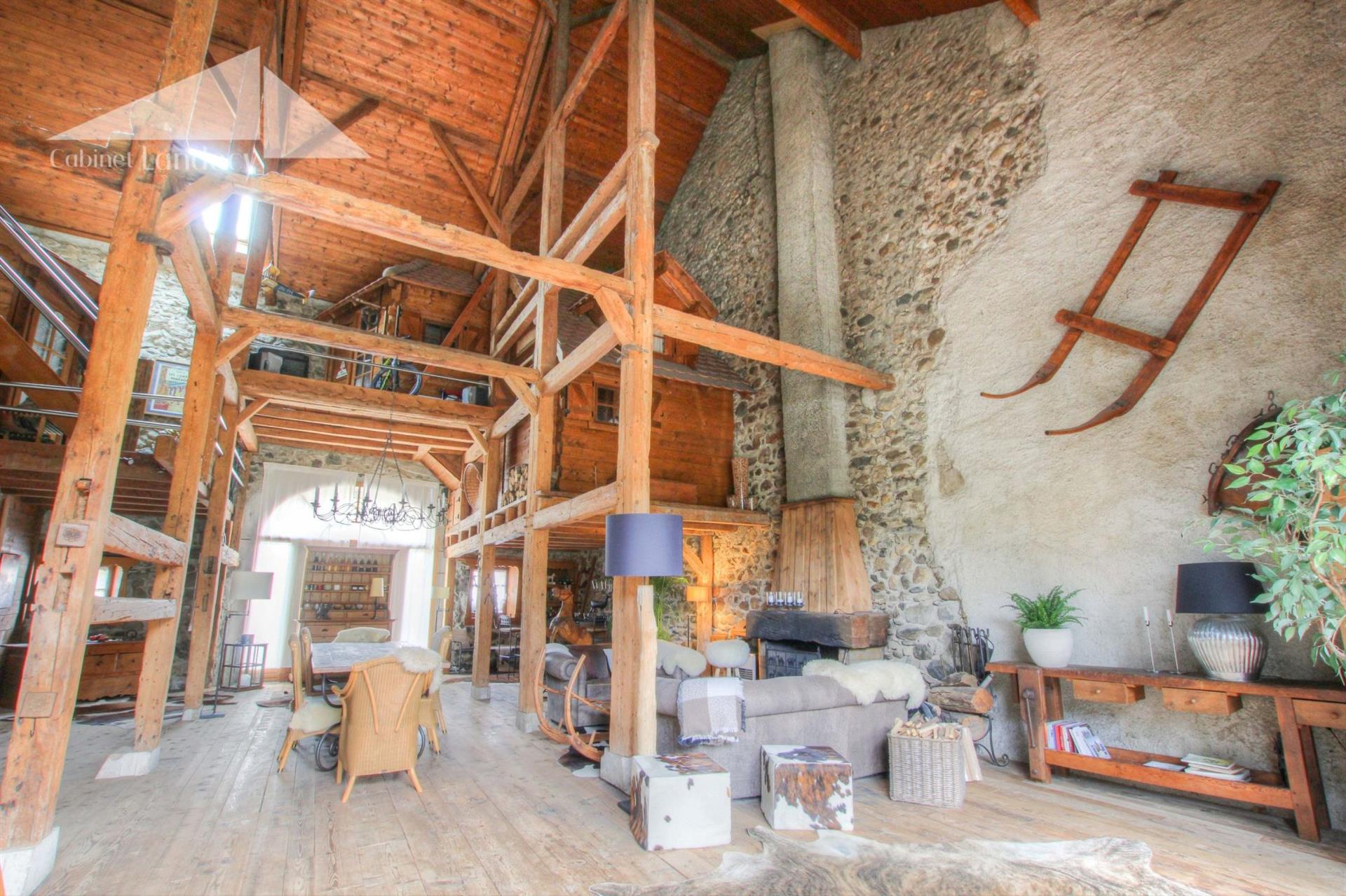 Maison 5 pièces - 242 m²