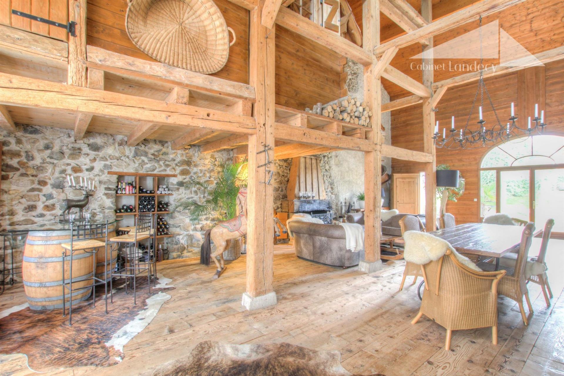 Maison 5 pièces - 242 m²