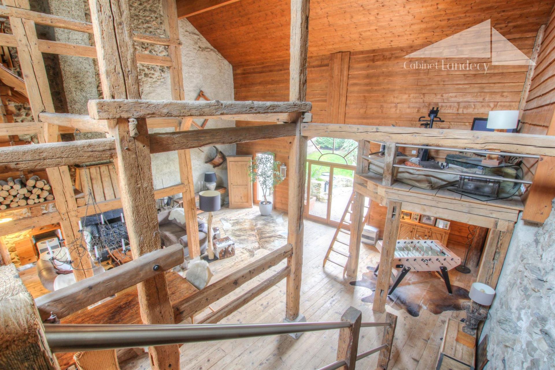 Maison 5 pièces - 242 m²