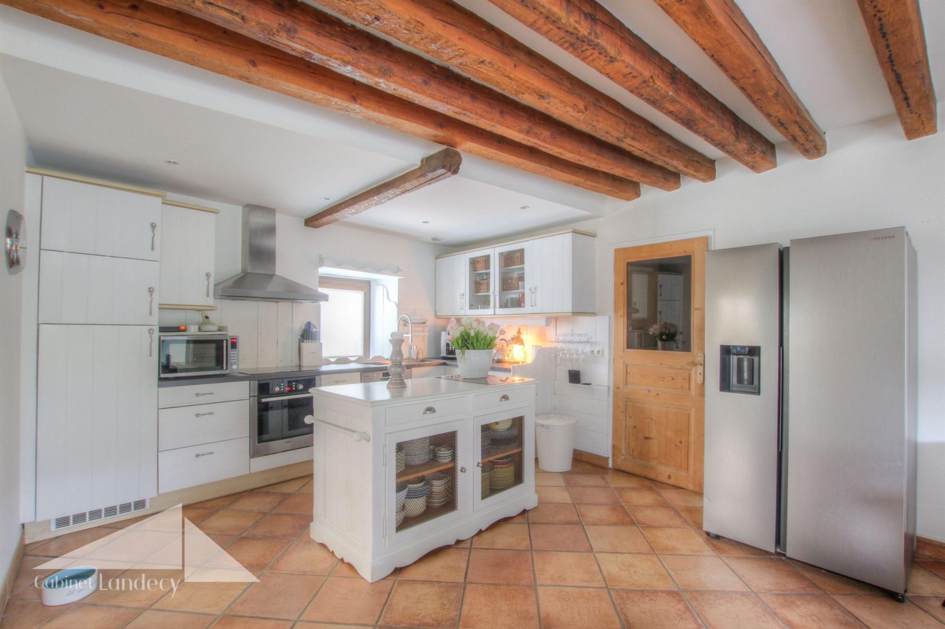 Maison 5 pièces - 242 m²
