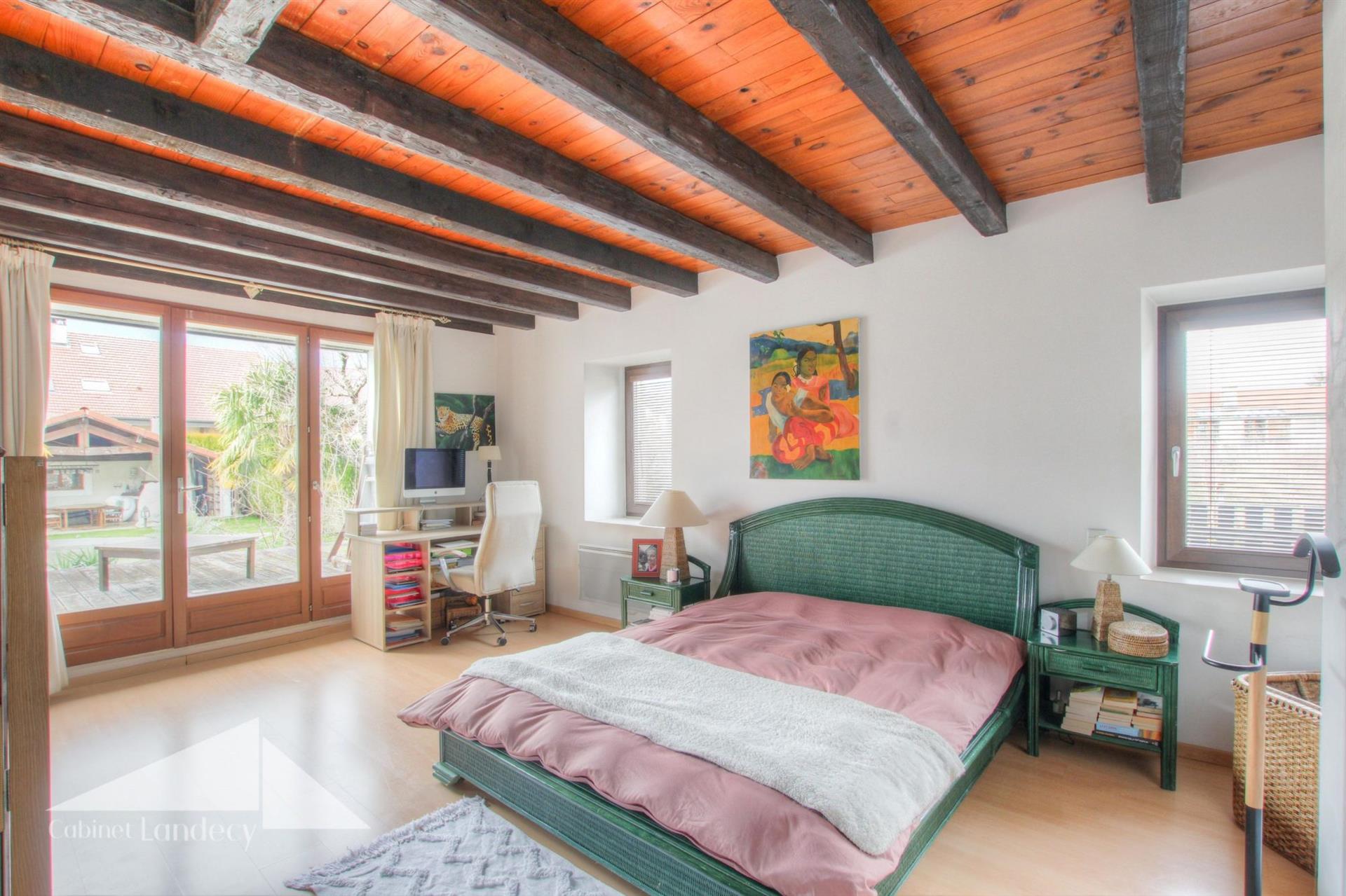Maison 5 pièces - 242 m²