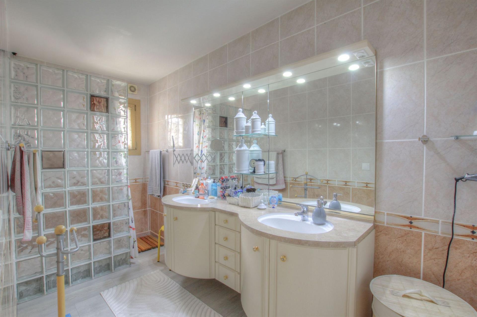 Maison 6 pièces - 142 m²