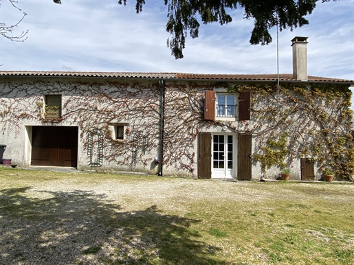 Charmante maison ancienne de 236 m² habitables entre Saintes et Cognac - 4 chambres