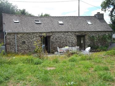 Charming farmhouse with garage, sold furnished, on 1750m2 of garden, outbuildings!