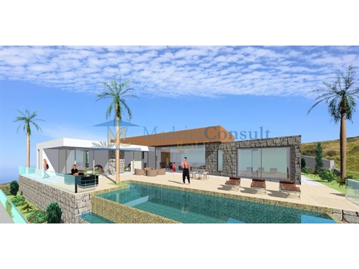 Casa T3 de Luxo, com Piscina e Vista Panorâmica para o Atlântico.