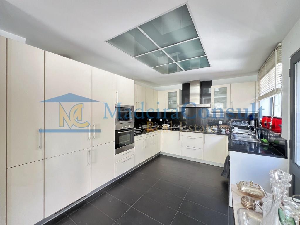 3 Bedroom Villa, Funchal with Sea View