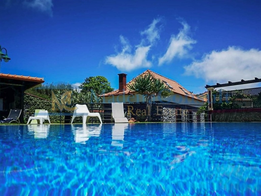 Casa T3 com piscina à venda em Prazeres, Calheta, Madeira.