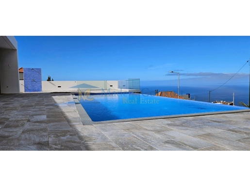 Casa T3 de Luxo, com Piscina e Vista Panorâmica, Calheta