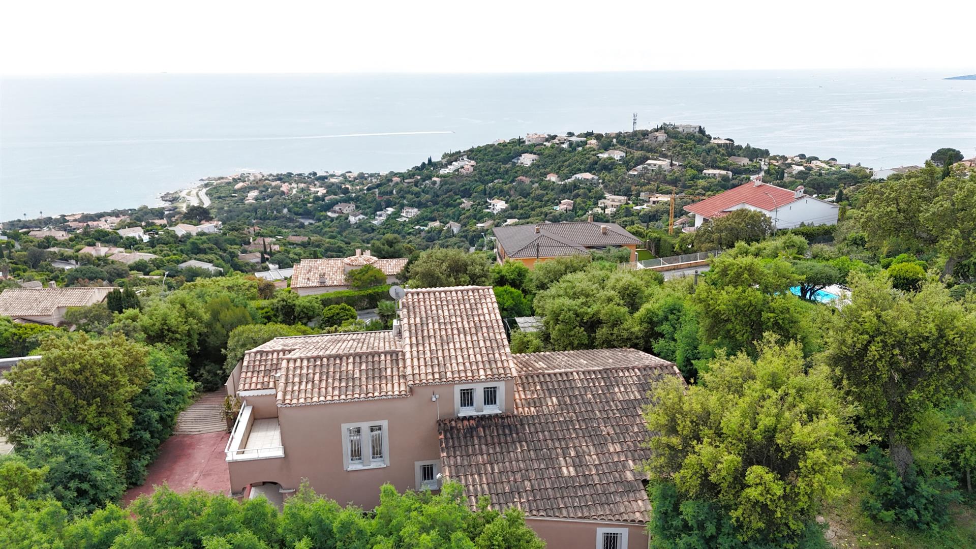 Villa with panoramic sea view