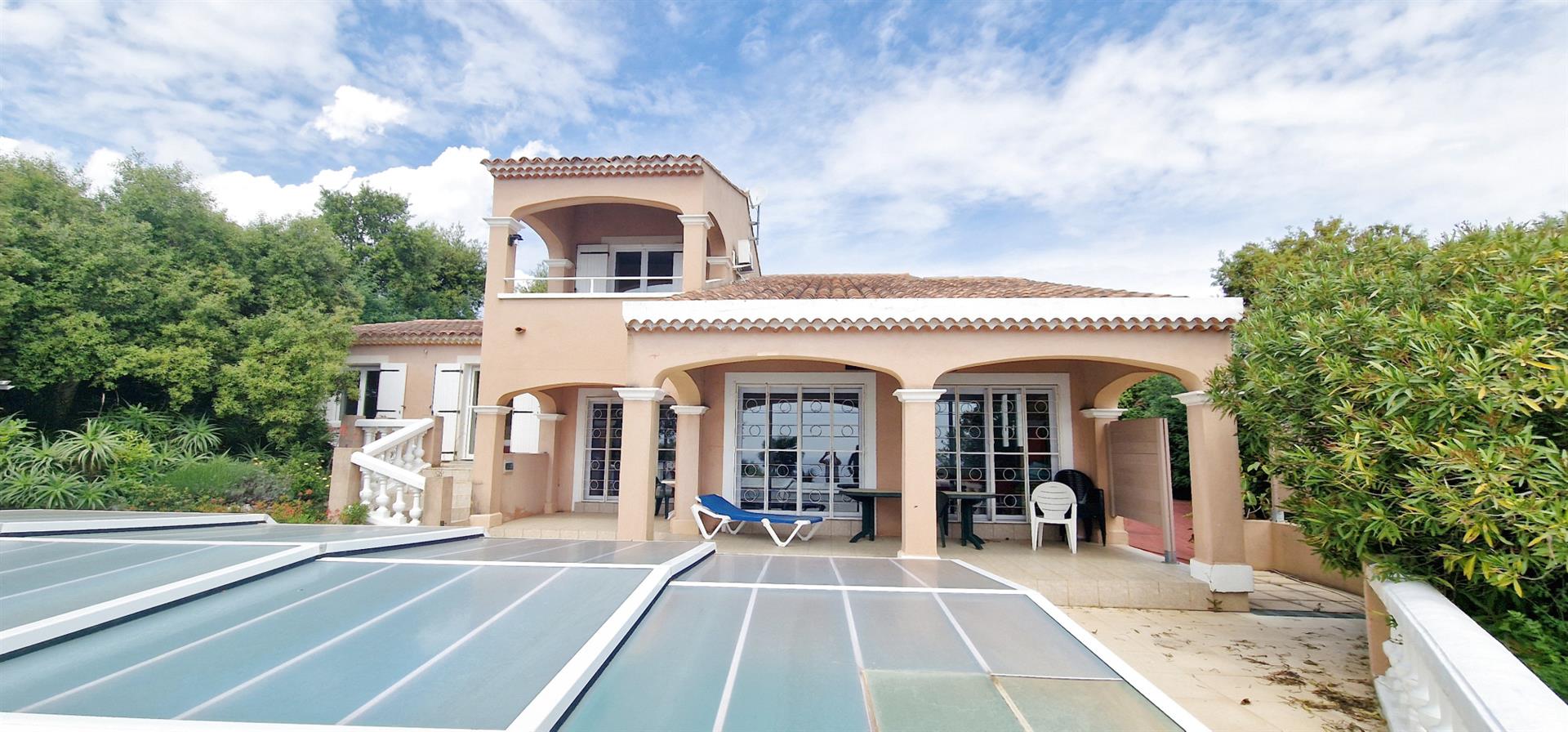 Villa with panoramic sea view