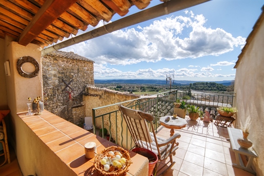 Stone house with terrace and magnificent view of Sainte Victoire