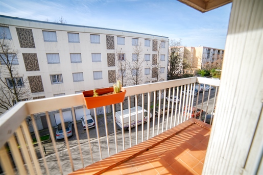 For an investor or additional rental yield, an apartment in Aix-en-Provence divided into two accommo