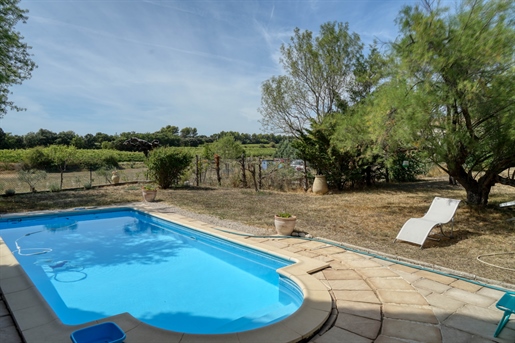 Exclusivity. Semi-Detached farmhouse with garden and swimming pool.