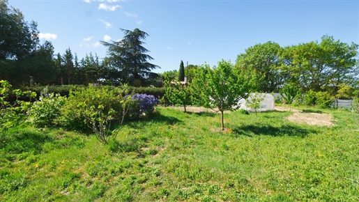 Cucuron near the village very nice house in the process of being finished, 198 m2 on wooded land of