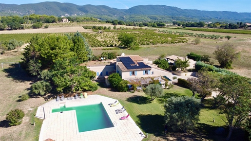Cucuron, exceptional property