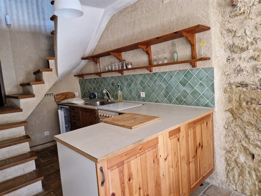 Charakterhaus mit Terrasse. In der Nähe von Lourmarin.