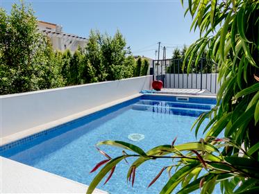 4 bedroom house with swimming pool and large garage in Olhos de Agua