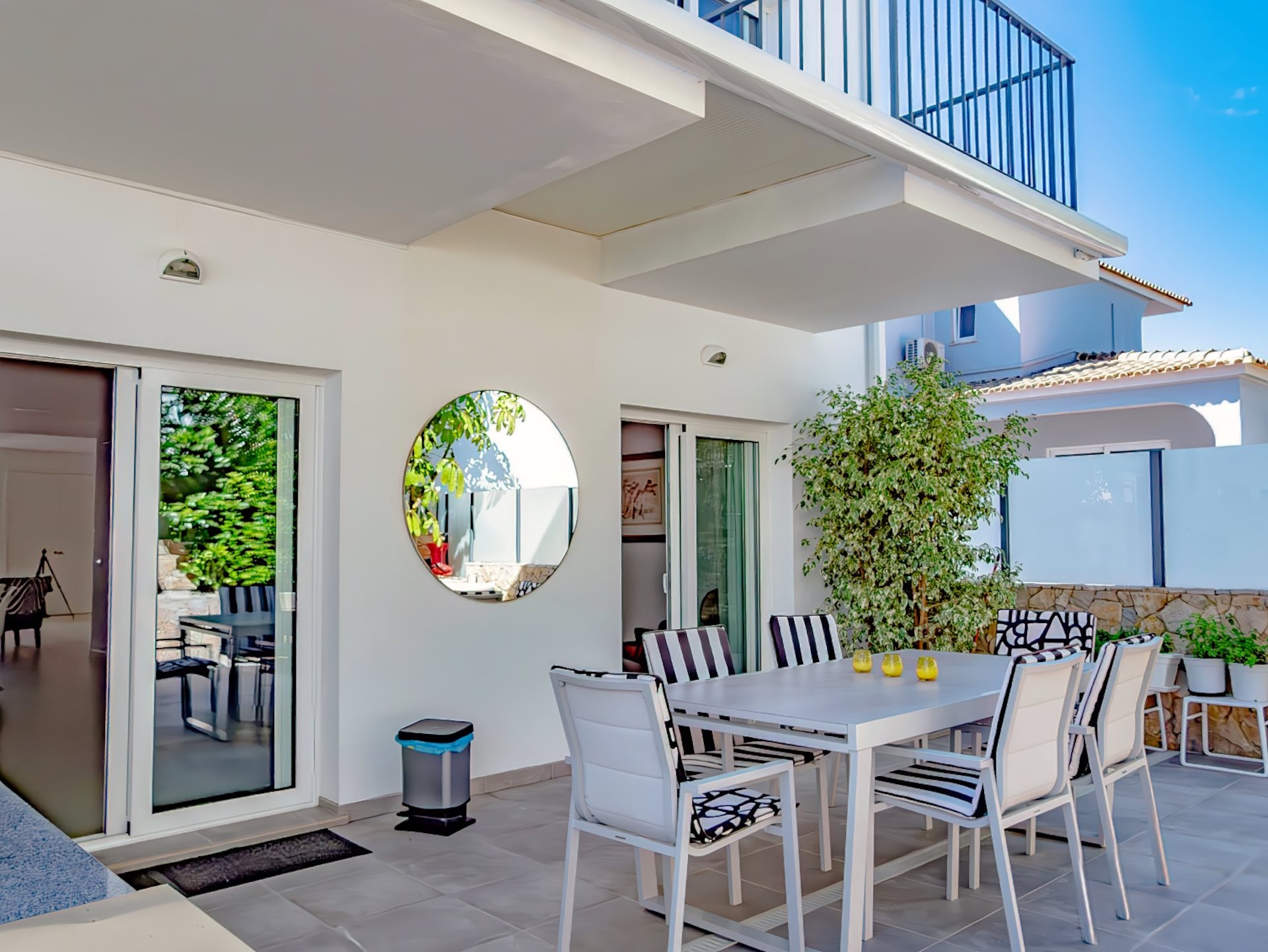 Olhos de Agua, semi-detached house with swimming pool, 4 bedrooms, 4 minutes from the beach