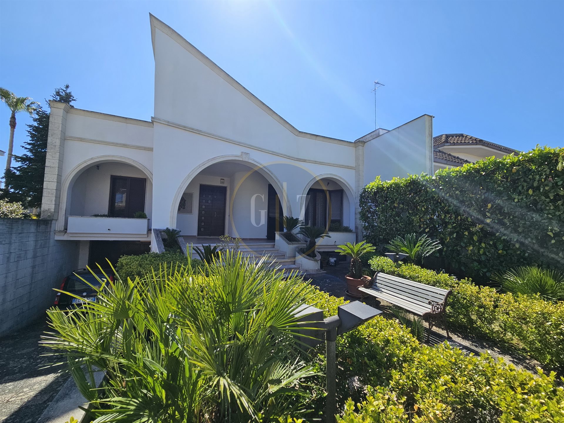 Villa with Garden for Sale in Carpignano Salentino