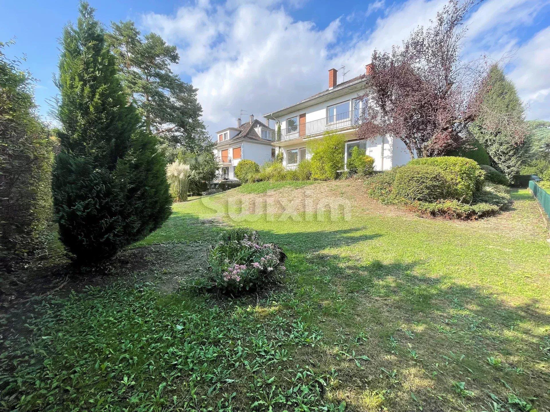Two-family house 260 m² with large garden