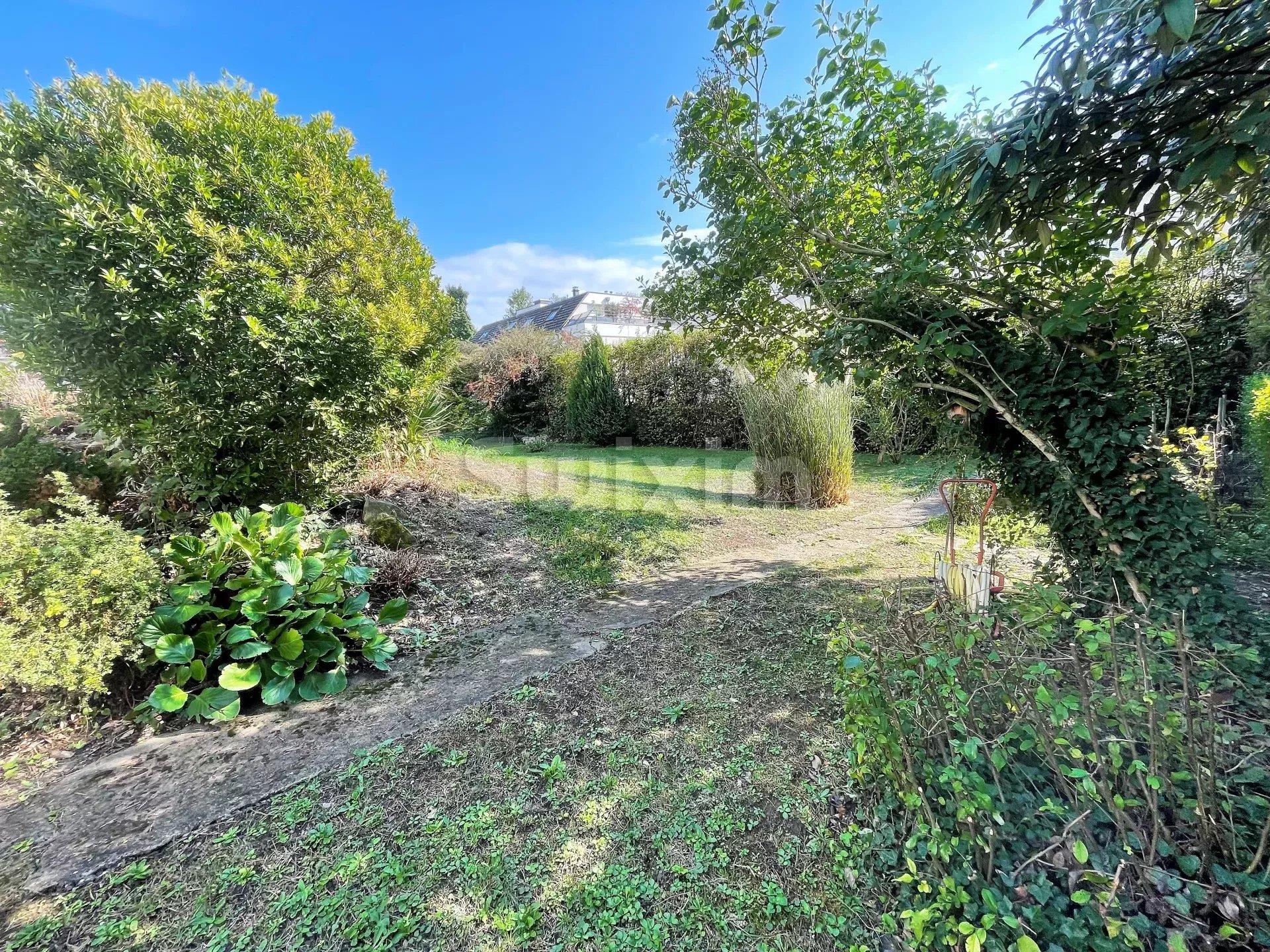 Two-family house 260 m² with large garden