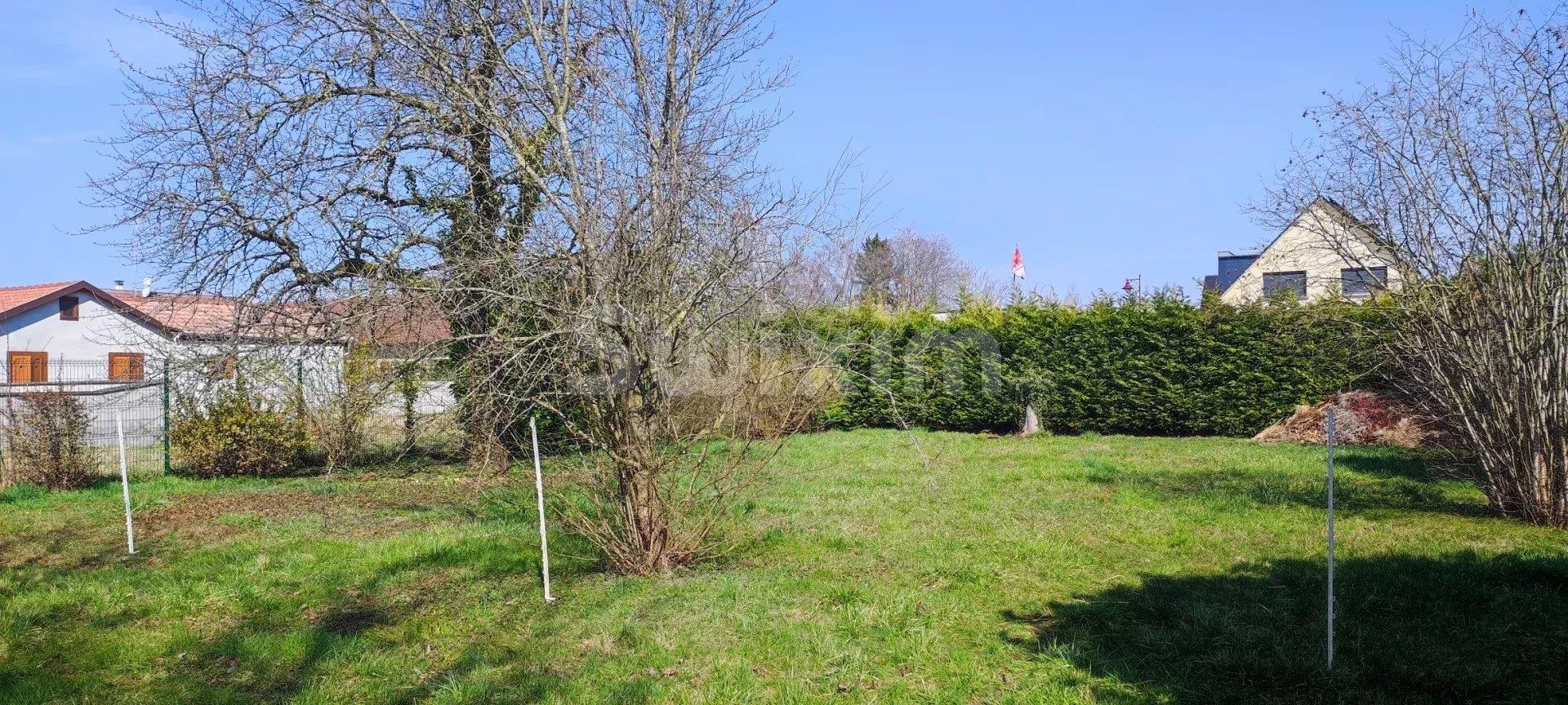 Flat building land 1024m² fenced