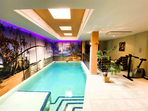 Prachtige luxe villa met binnen- en buitenzwembad met adembenemend uitzicht te koop in Busot