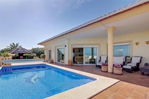 Prachtige Spaanse villa met panoramisch zeezicht