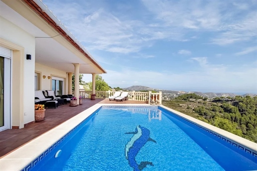 Prachtige Spaanse villa met panoramisch zeezicht