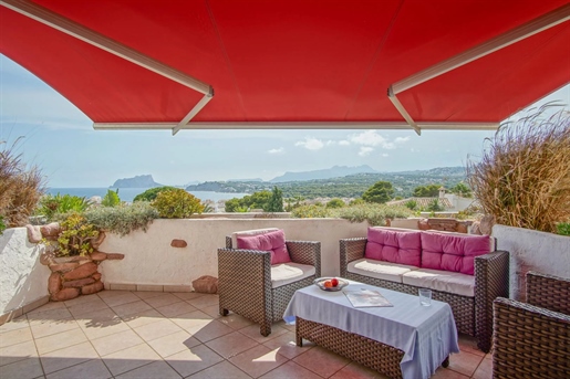 Villa mit Blick auf das Mittelmeer in Moraira