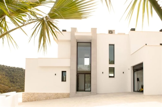 Prachtige luxe en moderne villa te koop in Calpe