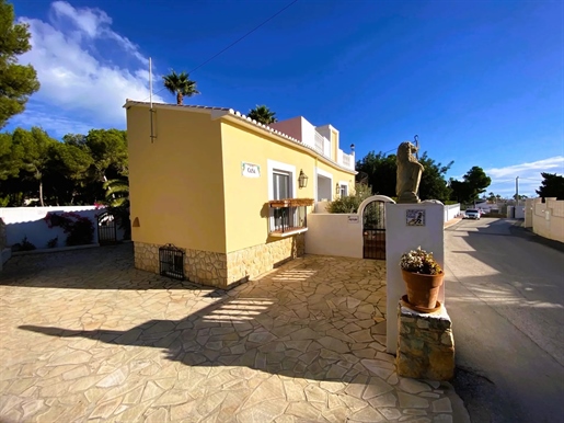 Villa with 8 apartments close to La Fustera beach for sale