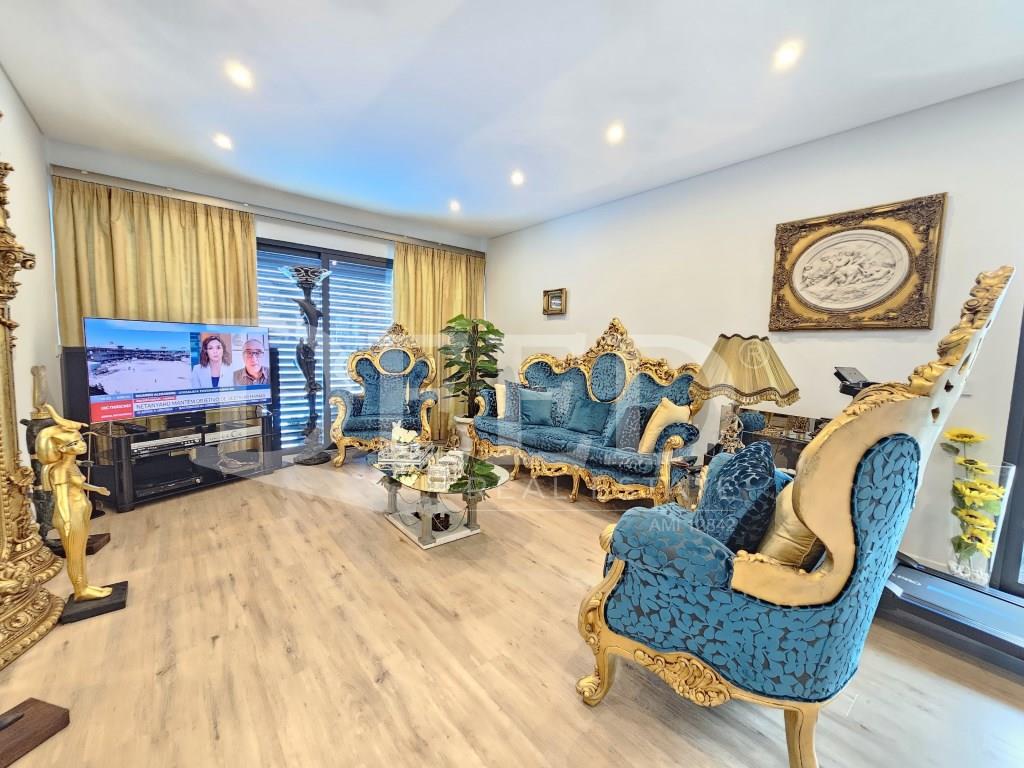 Luxurious 3-Bedroom En Suite House with Stunning Sea View