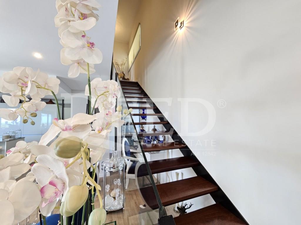 Luxurious 3-Bedroom En Suite House with Stunning Sea View