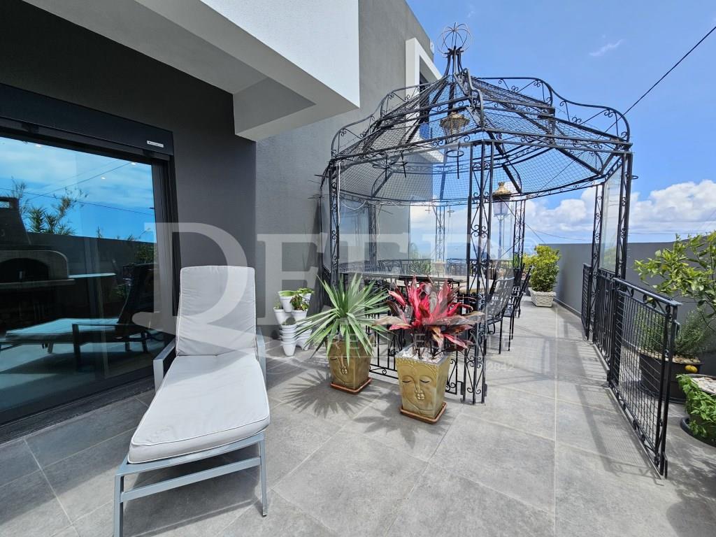 Luxurious 3-Bedroom En Suite House with Stunning Sea View