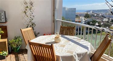 Antibes - Beautiful sea view for this 1 bedroom apartment on the top floor