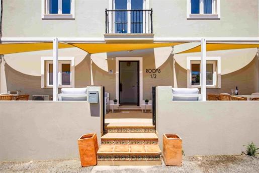 This recently renovated rental property, in the heart of Carvoeiro village