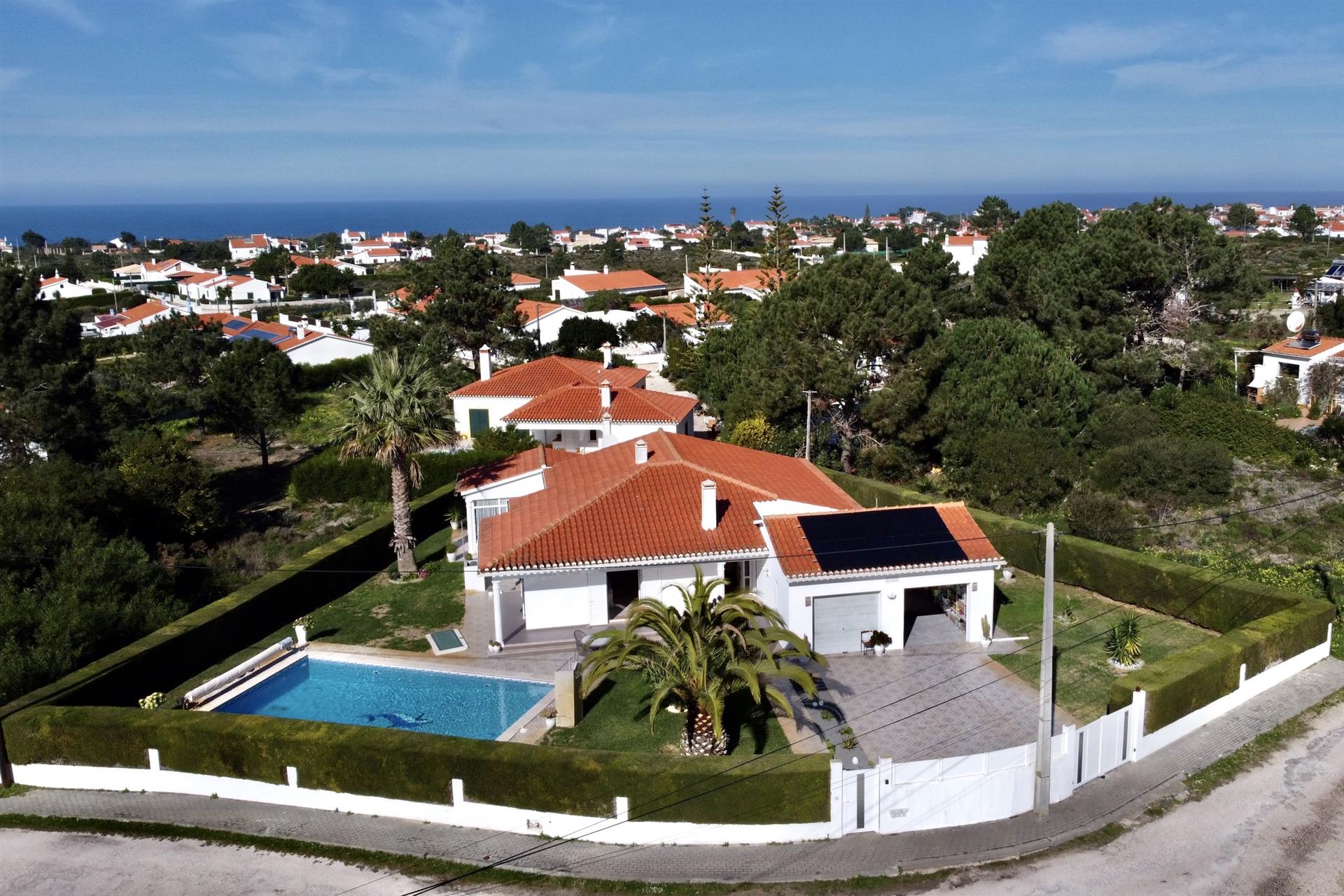 Attractive 3 bed villa with pool in Vale da Telha