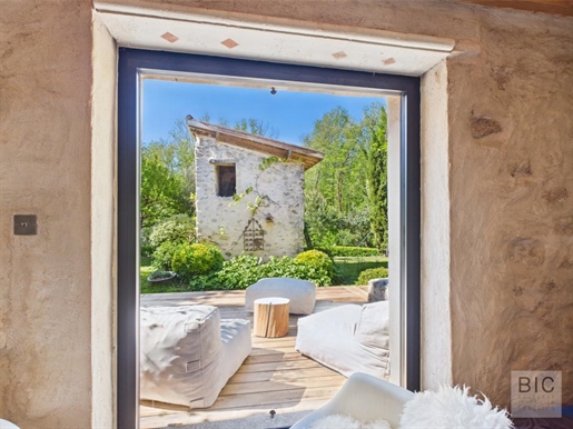 For sale beautiful country house with garden and swimming pool