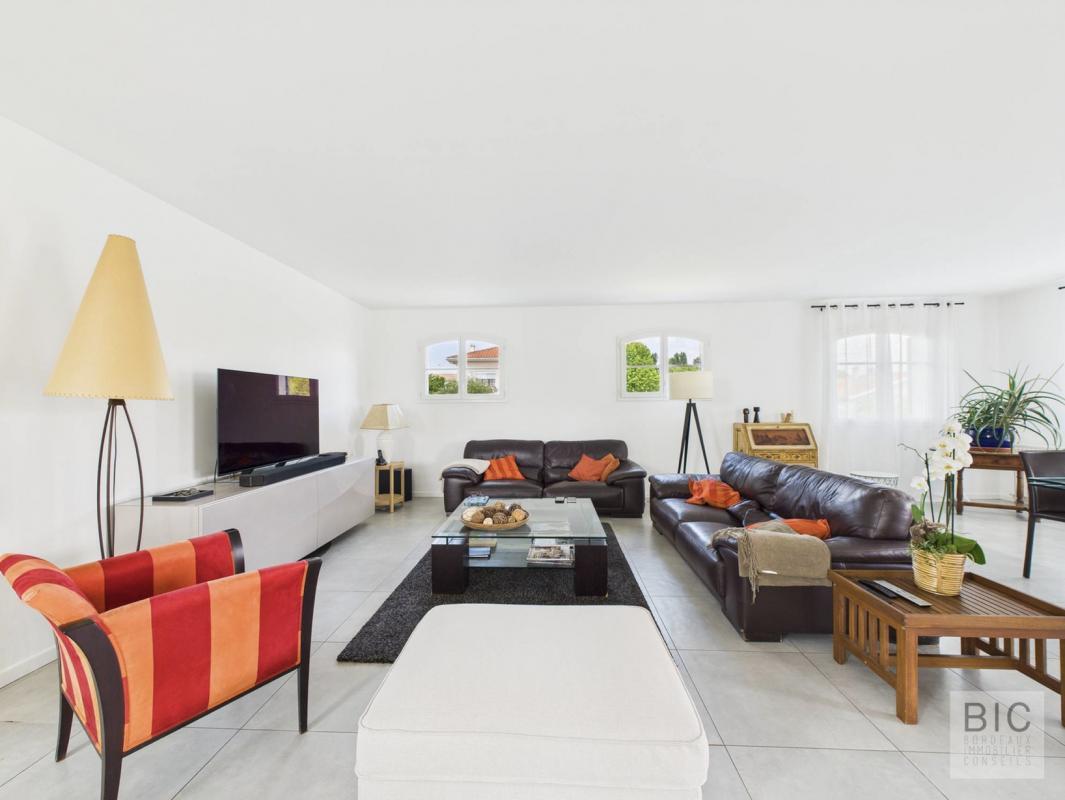 Purchase: House (33700)