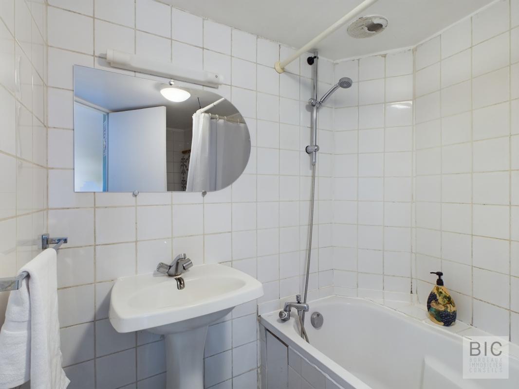 Large bright T2 bell on the 1st and last floor of a small condominium