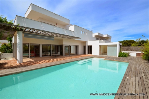 Exclusive and modern, architect's villa with sailboat mooring.