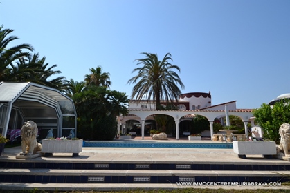 Beautiful villa with 30 meters of 039 mooring